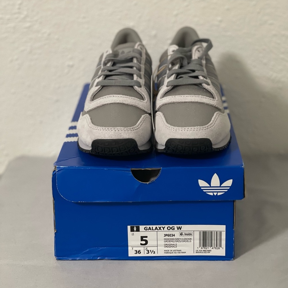 🚨SOLD🚨 Galaxy OG Women’s Gray Sneakers size 5 - Picture 1 of 7